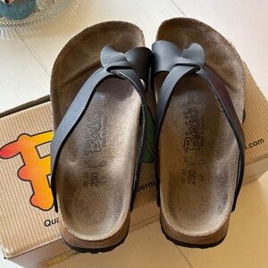 Birkenstock Women's Black Thong Sandals